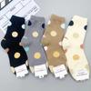 0 calcetines de vellón coral Corea del Sur calcetines beso para damas cintura cálida calcetines de algodón círculo simple otoño e invierno nuevo grueso