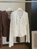 Top de crochê com renda em V estiloso para mulheres, nova coleção de início de outono, sexy e chique, camada interna modeladora, blusa básica