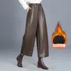 Novas Calças Largas Quentes de Couro PU para Mulheres Outono/Inverno 2026 Cintura Alta Emagrecedoras Soltas para Ir ao Trabalho Cropped Casuais Tendência