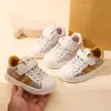 Tênis Shell-Toe para Meninos e Meninas 2026 Outono Novo Estilo Sapatos Brancos Versáteis para Meninas e Meninos, Adequados para Crianças Pequenas