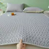 Juego de Tres Piezas de Matelassé Fresco de Seda Ice y Látex Sensación Fresca de Verano Sábana de Seda Dormitorio de Estudiante Hogar Individual Verano Kong Mai Tai Bao