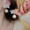 Moda europea y americana ins pendientes exagerados estilo frío combinan con todo pendientes personalizados lazo pendientes de perlas totalmente de diamantes temperamento