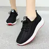 Nuevos Zapatos Deportivos Casuales de Malla para Mujer Primavera y Verano Zapatos para Caminar de Suela Gruesa Zapatos Cómodos de Suela Blanda con Cordones Zapatos de Tela Old Beijing