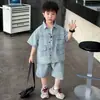 Conjunto de Verano de Mezclilla para Niños 2026 Nueva Camisa Elegante de Manga Corta y Pantalones Cortos Conjunto de Dos Piezas Moderno Genial Estilo Ropa de Trabajo para Niños