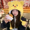 Lindo Oso de Mantequilla Peluche Sombrero Lei Feng para Mujer, Sombrero Engrosado de Invierno con Protección para las Orejas, Hace que la Cara Parezca Más Pequeña, Sombrero Pullover a Prueba de Frío