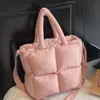Bolsa de Algodão Estilo Coreano 2025 Lançamento Transfronteiriço Nova Bolsa de Roupas de Algodão Bordada para Mulheres Versátil Bolsa de Ombro para o Dia a Dia para Mulheres