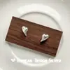 Pendientes de Amor Asimétricos de Plata de Ley S925 con Acabado Mate y Diamantes para Mujer, Diseño Simple de Nicho Ins, Pendientes Dulces en Forma de Corazón