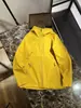 ¡Alternativa asequible! Chaqueta softshell ligera, resistente al desgaste, repelente al agua y transpirable para hombre, para exteriores en primavera, con capucha