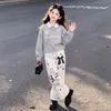2026 Linda Niña Primavera/Otoño Sudadera con Capucha Patchwork Cuello Polo Pantalones Anchos de Encaje de Moda para Niñas Conjunto
