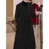 Ropa Exterior de Lana Festiva Roja de Año Nuevo para Mujer Otoño e Invierno 2025 Nueva Elegante Clásica Aspecto Adelgazante que Reduce la Edad Ropa Exterior Ni Zi