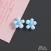 Accesorios de resina con forma de flor colorida irregular de cinco pétalos, hebillas para zapatos hechas a mano con pegamento de crema DIY, imanes para refrigerador, materiales de decoración para pasadores.