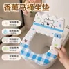 Capa de assento de vaso sanitário temática de desenho animado para casa, à prova d'água e fácil de limpar, com design de fecho de velcro, adequada para todas as estações e de secagem rápida