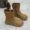 Botas femininas de sola grossa feitas de couro de flor integral, nova coleção outono/inverno 2026, bico redondo, zíper lateral, altura até o meio da panturrilha, casuais e versáteis, botas Martin de couro genuíno