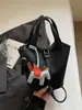 Bolso de mano tipo cubo de cuero suave simple estilo coreano para mujer, Nuevo modelo 2026, Bolso de hombro cruzado, Bolso tote pequeño súper popular para salir