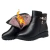 Botas de cuero suave, con algodón engrosado para mujer, forradas para invierno, cálidas, adecuadas para mujeres de mediana edad y mayores, de suela suave, planas, antideslizantes y diseñadas como botines para madres