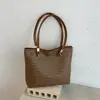 Bolsa de Axila Tecida Grande Capacidade Estilo Retrô Feminina 2026 Nova Bolsa Tote de Alta Qualidade para Trabalho e Deslocamento Bolsa de Mão com Alça de Ombro
