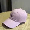 Boné de Baseball de Tecido Macio com Aba Larga e Letras Estilo Coreano para Mulheres, Chapéu Versátil para Protetor Solar Casual