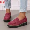 Juyuan Em Estoque Novo 2026 Verão Comércio Exterior Tamanho Grande Sapatos Femininos Salto Grosso Mocassins Femininos PU