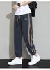 Calça Casual de Seda Gelada Masculina Fina de Verão 2024 Nova Calça Esportiva Solta de Nove Pontos Calça de Moletom Listrada da Moda Masculina