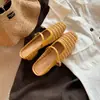 Fuente de comercio exterior de exportación transfronteriza: Fábrica de Huizhou procesa y personaliza zapatos de mujer de talla grande, sandalias casuales y chanclas de playa para mujer
