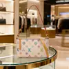 Elegante bolso de mano tipo sobre vintage para debajo del brazo para mujer, nuevo y versátil bolso para teléfono móvil 2026, bolso pequeño ligero de un solo hombro cruzado