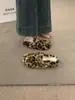 Estilo de hada de celebridad de internet 2026 zapatos de piel blanca para mujer, slip-on para exteriores, zapatos perezosos, cálidos, forrados de felpa, puntera cerrada, medias pantuflas