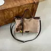 Bolso bandolera de un solo hombro texturizado, nuevo estilo para el trabajo, bolso tote de gamuza, versátil vintage 2026 para mujer, gran capacidad, al por mayor
