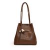 Venta al por mayor, nuevo bolso de hombro de estilo coreano, sencillo, retro, de color sólido, de gran capacidad y combinable para mujer.