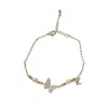 Pulseira de Zircônia Prata Super Brilhante com Pérola e Borboleta, Estilo Francês de Luxo Leve, Versátil, para Mulheres, Joia de Alto Padrão Exquisita e Personalizada