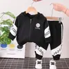 Comércio exterior roupas infantis outono europeu e americano terno com capuz para meninos suéter infantil moletom combinação de cores conjunto de 3 peças peça única consignação 2