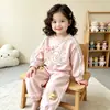 Conjunto de Sudadera y Pantalón para Niña Primavera y Otoño 2026 Nuevo Estilo Coreano Ropa para Niñas Pequeñas Ropa de Primavera Elegante Ropa con Encaje para Bebé Niña Moderna