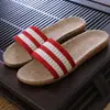 Nuevas Pantuflas de Lino para Mujer Verano Parejas Interiores Suela Gruesa Antideslizantes Hogar Dibujos Animados Pantuflas para Piso de Madera Venta al por Mayor