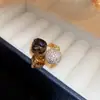 Anel Aberto Flor de Zircônia Retrô Estilo Palaciano Luxo Leve Moda Personalidade Anel para Dedo Indicador Design Nicho Joia de Mão para Mulheres