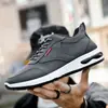 Novos tênis casuais leves estilo britânico para homens, sapatos slip-on com solas macias, sapatos de dirigir, sapatos masculinos da moda e estilosos