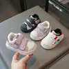 Zapatos para niños pequeños para bebés niños, zapatos de algodón con forro polar añadido para abrigar, zapatillas de skate para niños, zapatos para bebés niñas en otoño e invierno, zapatos de suela blanda para niños pequeños