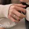Anillo de plata pura S925 con diseño de estrella y ola cepilladas para mujer, diseño geométrico vintage de lujo ligero, anillo versátil apilable para el dedo índice