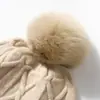 Cachemir 2026 Outono/Inverno Novo Chapéu Feminino de Malha Trançada Quente com Flor Borboleta e Pom-pom para Proteção das Orelhas Chapéu de Malha Casual