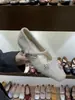 Sapatos de Pelúcia Cinza com Flores de Strass e Aumento de Altura Escondido para Mulheres, Novos Sapatos Mary Jane Estilo Coreano com Forro de Pelúcia para Outono e Inverno