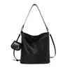 Bolso de Gran Capacidad con Textura Tejida para Mujer 2026 Nuevo Bolso Cubo Pequeño de Nicho de Gama Alta Bolso Cruzado Trendy Casual para el Trabajo