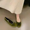 Sapatilha de Ballet Retro Veludo Strass Estilo Francês para Mulheres 2026 Novo Modelo Boca Rasa com Laço de Saia Sapatilha de Ballet