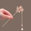 Accesorios para el Cabello de Ferroaleación Estilo Chino Simple Moderno Pasador de Flor de Ciruelo Estilo de Alta Gama para Mujer Pasador de Disco para el Cabello Pasador de Estilo Antiguo con Borla