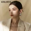 Nuevos Pendientes de Aro Grandes Clip-On para Mujer Sin Perforaciones, Lujo Ligero y Sensación de Alta Gama, Diseño de Espiral Anti-Mosquitos, Pendientes de Aro Lisos que Hacen que los Rostros Redondos Parezcan Más Pequeños