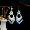 Pendientes de estilo étnico bohemio europeo y americano con borlas de turquesa y plata Miao, pendientes de atracciones turísticas minoritarias.