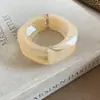 Pulsera redonda abierta de resina de borde ancho europea y americana, inspirada en la dopamina, fresca y versátil, joyería de nicho de alta gama para mujer