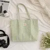Bolsa de lona colorida a rayas estilo coreano inspired, bolsa de mano casual con contraste de colores suaves, bolsa de hombro ligera versátil para almacenamiento