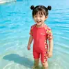 Traje de baño para niños y niñas de una pieza, para niños medianos y grandes, de manga corta, largo, para playa, con protección solar, a la moda, bonito traje de baño para bebés.
