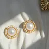 Brincos de pérola fresca estilo coreano com design único, versáteis e elegantes, brincos de luxo leve femininos, atacado de joias