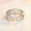 Anel de estrela de cinco pontas vazado personalidade Europa e Estados Unidos tenha certeza luz brilhante criativo versão larga design vazado anel de estrela