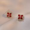 Aretes para Mujer Estilo Japonés y Coreano Moda Simple Elegante Popular Diseño Nicho Flor de Cuatro Hojas Aretes de Circonita para Mujer