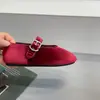 Zapatos Mary Jane de terciopelo retro tricolores de cuero poco profundos, nuevos zapatos formales de vestir para niñas de principios de otoño 2026, zapatos de tacón bajo individuales al por mayor